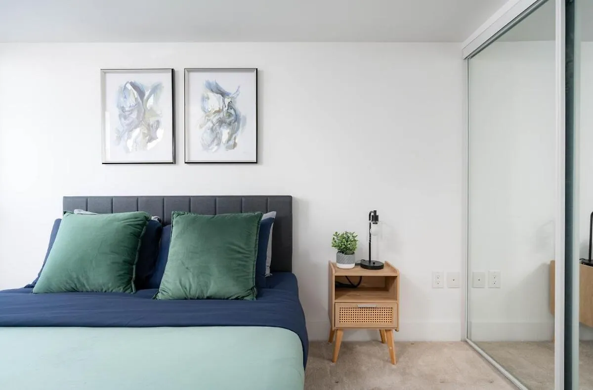 Apartment Condo Downtown 2 Beds Near Uoft Toronto Canada