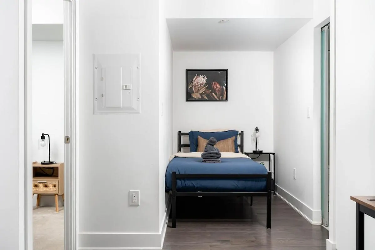 Condo Downtown 2 Beds Near Uoft Toronto
